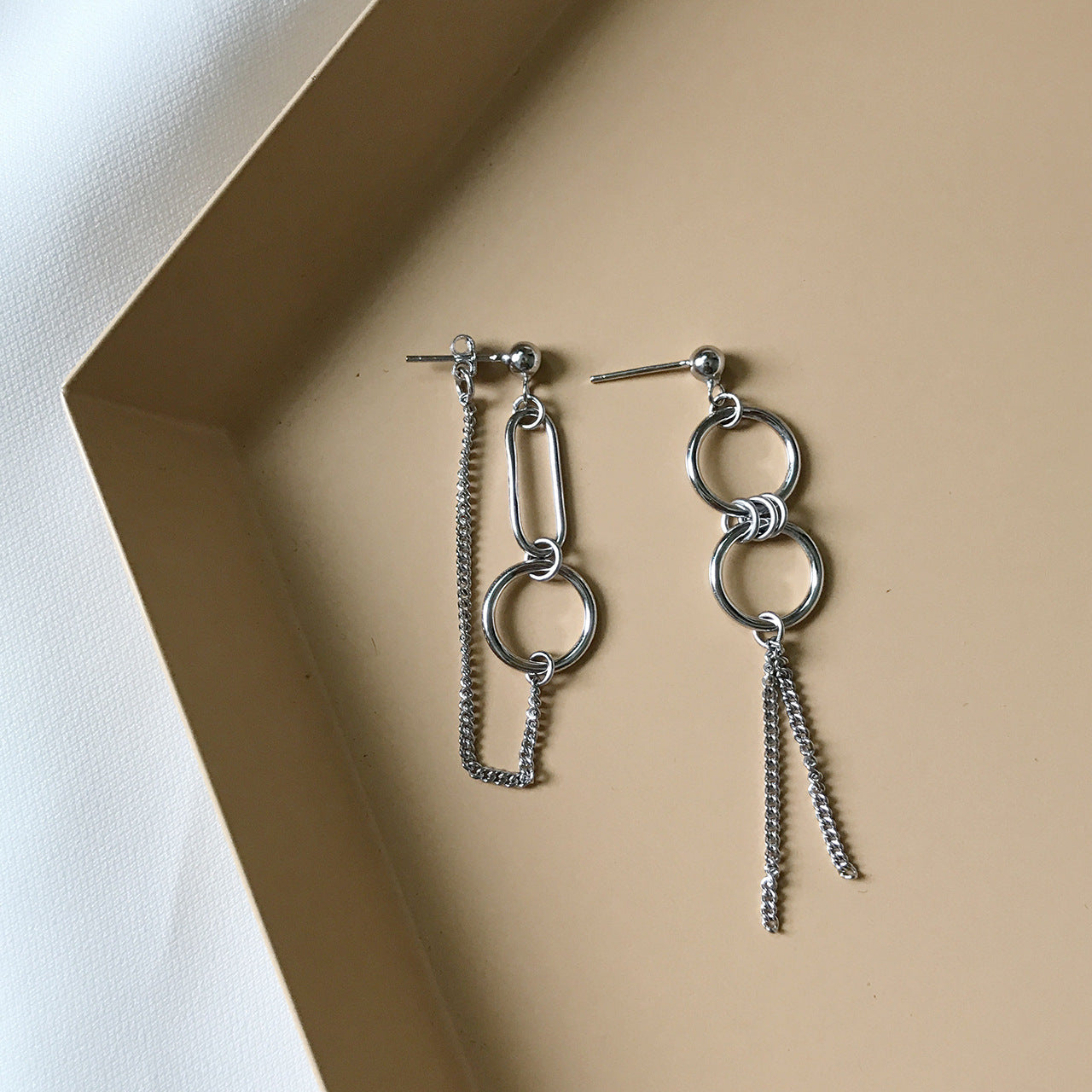 Silber Asymmetrie Ohrringe – Modern & Einzigartig | Solea Jewelry