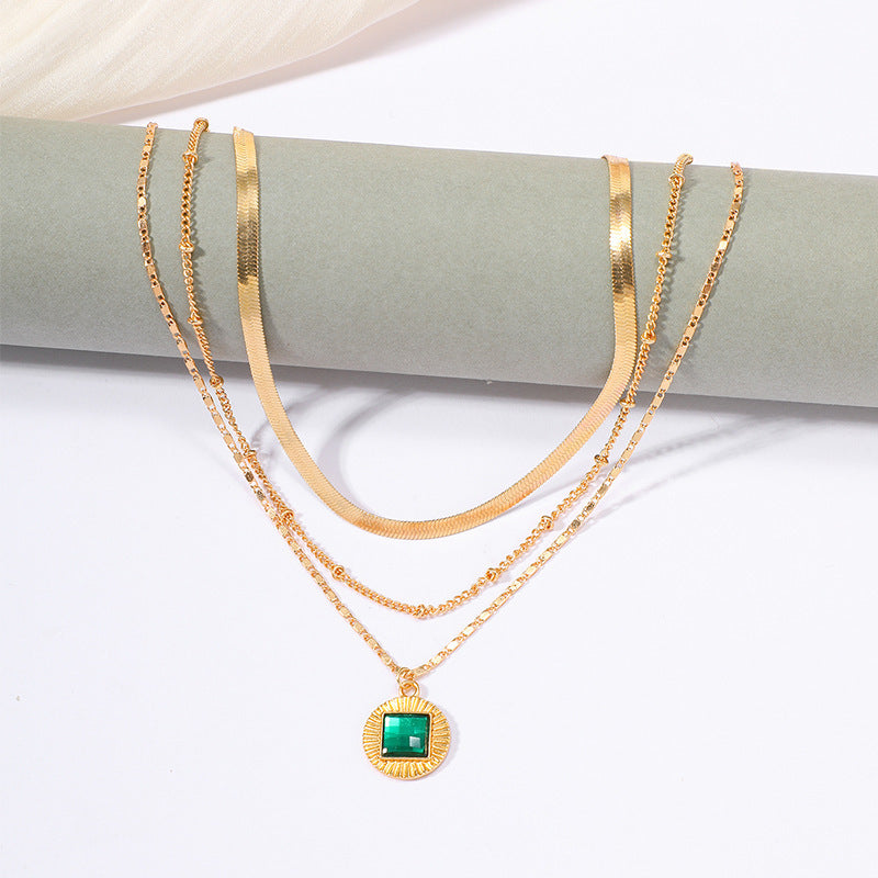 Vintage Emerald Pendant Necklace – Timeless Elegance | Solea Jewelry