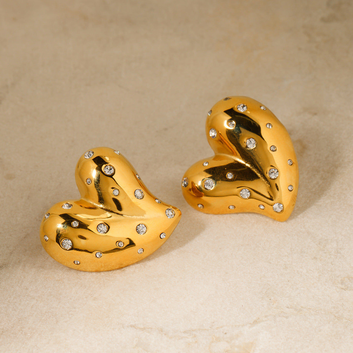 18K Gold Herz-Ohrringe mit weißen Diamanten | Solea Jewelry