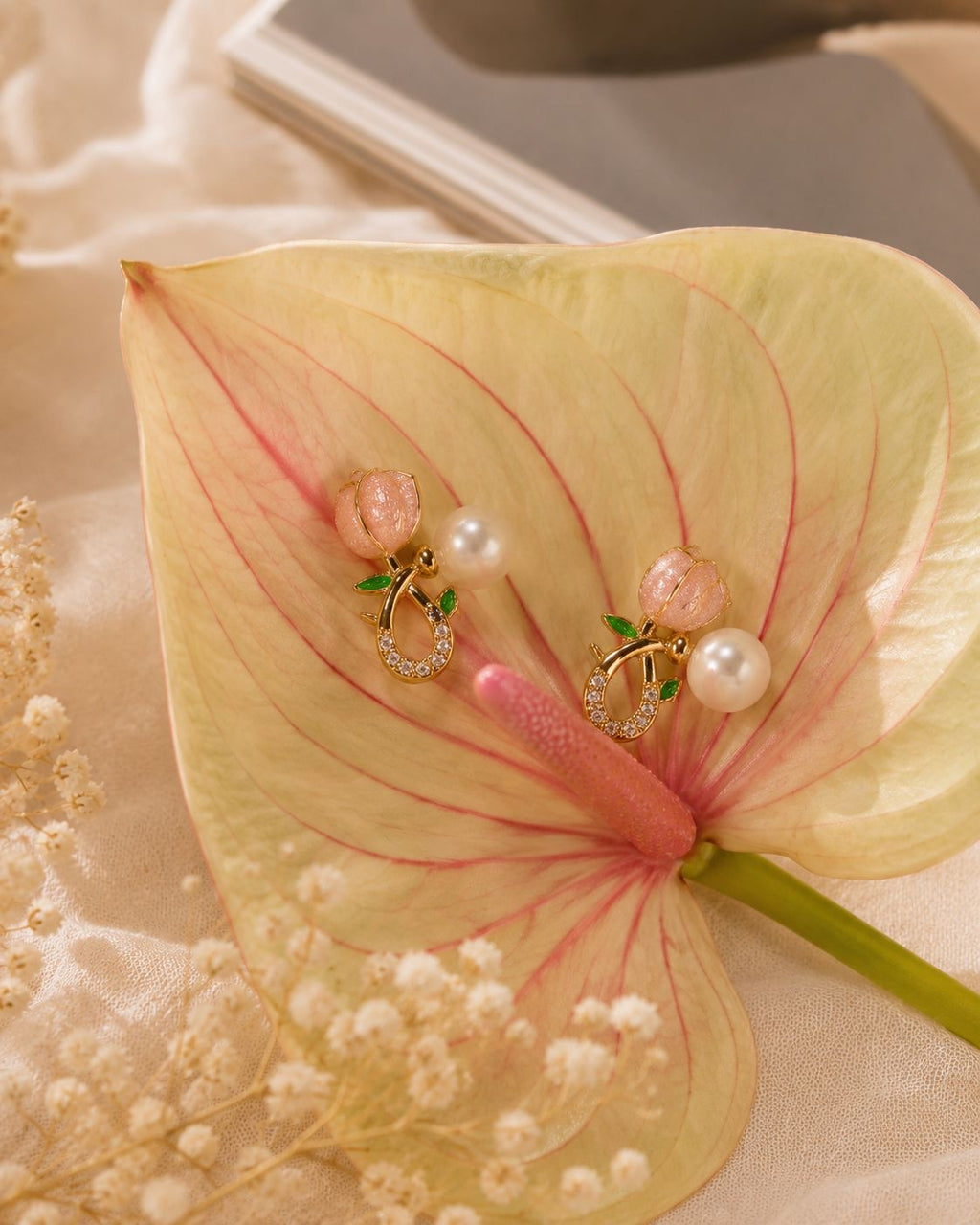 Tulpen-Ohrringe mit Perlen – Romantisches Blumen-Design | Solea Jewelry