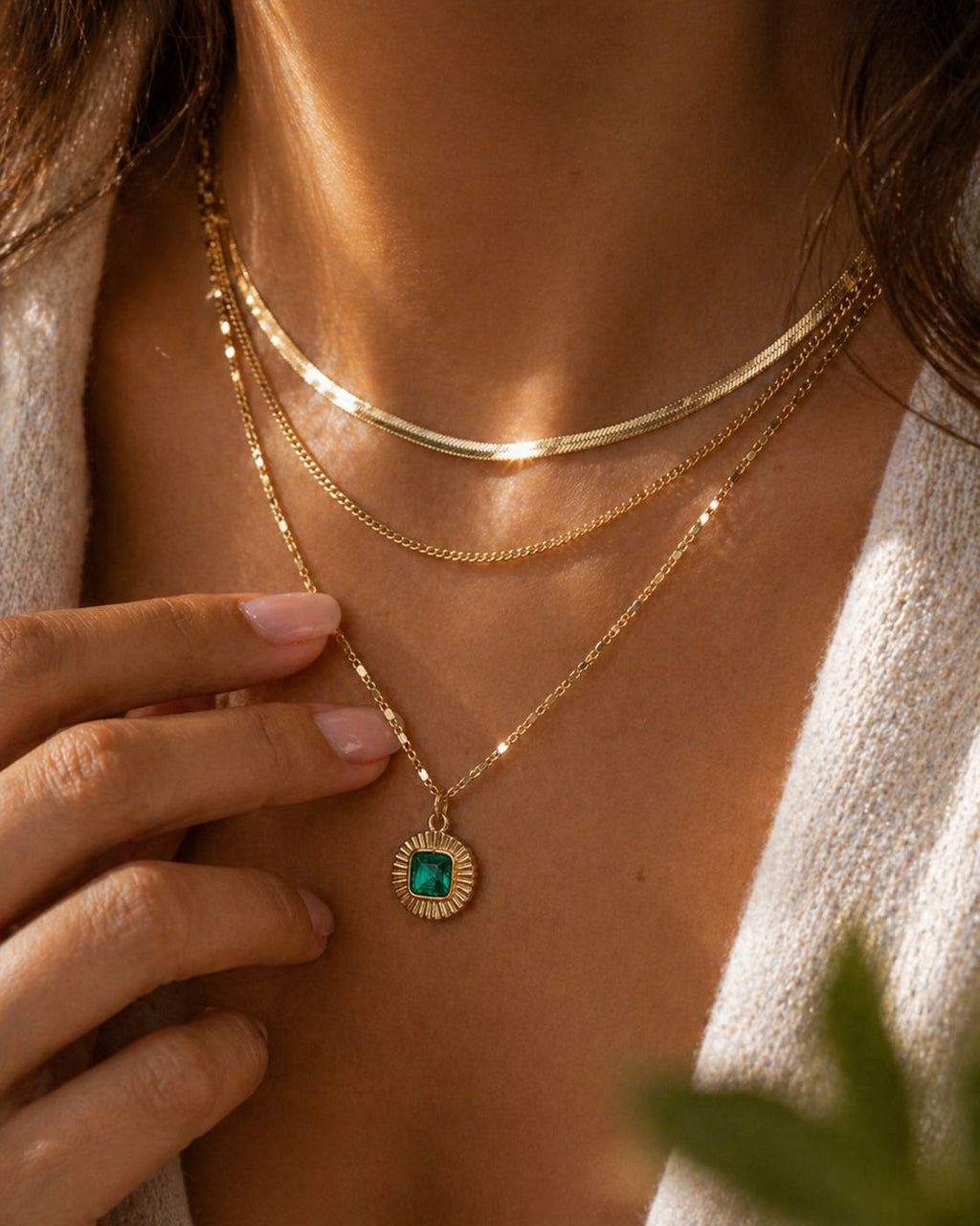 Vintage Emerald Pendant Necklace – Timeless Elegance | Solea Jewelry
