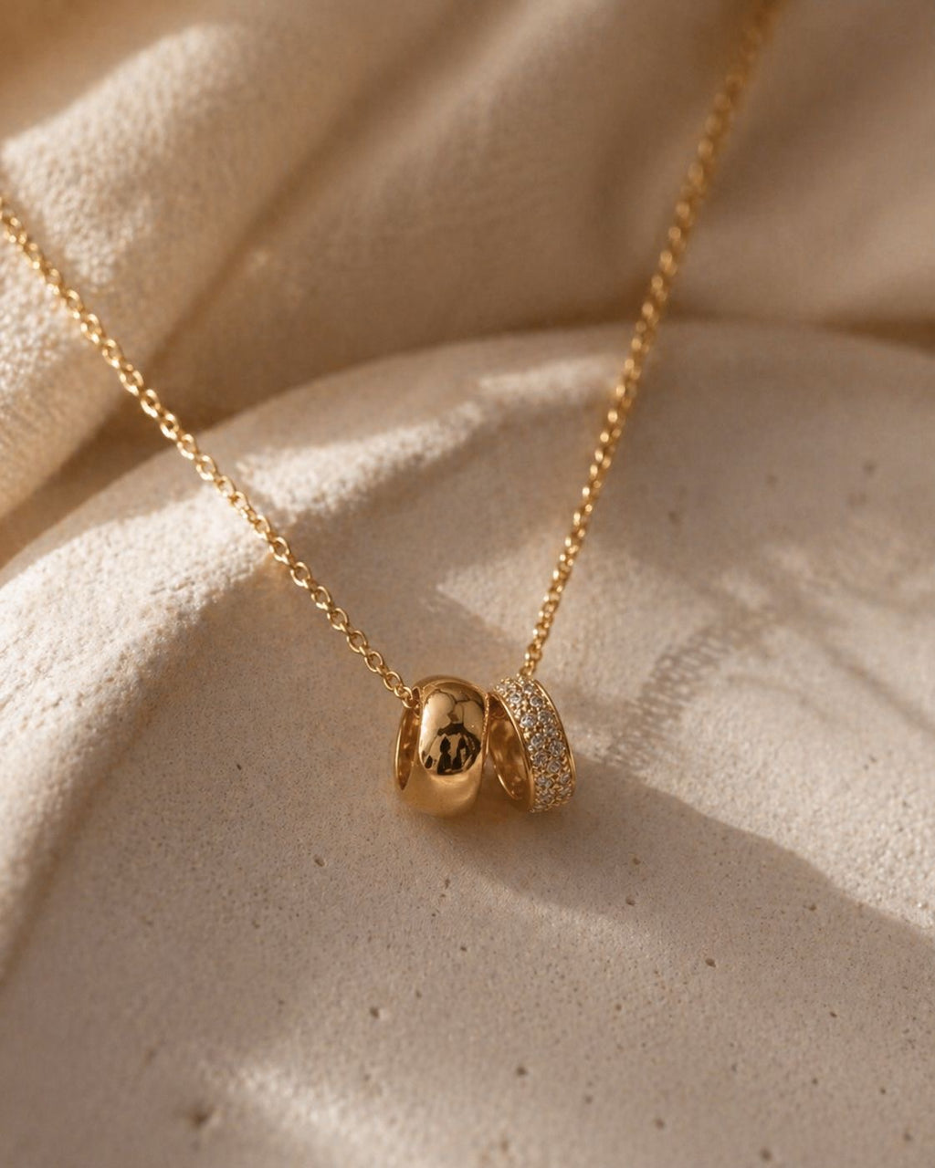 14K Halskette – Doppel-Anhänger Möbius | Solea Jewelry