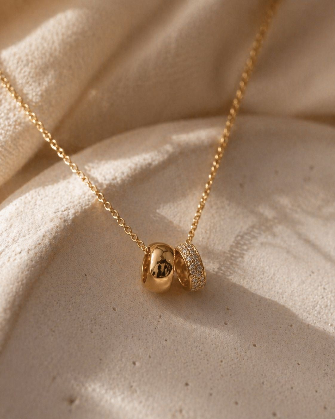 14K Halskette – Doppel-Anhänger Möbius | Solea Jewelry